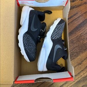 Nike Presto Fly SE Black and White Sneakers